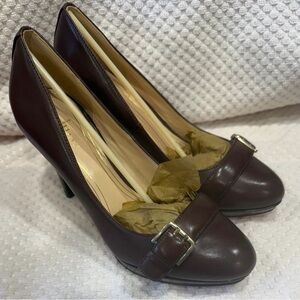 Cole Haan Chelsea Buckle Pump Sz 6.5B